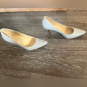 Michael Kors leather size 8 gray/silver pumps approx 3”
